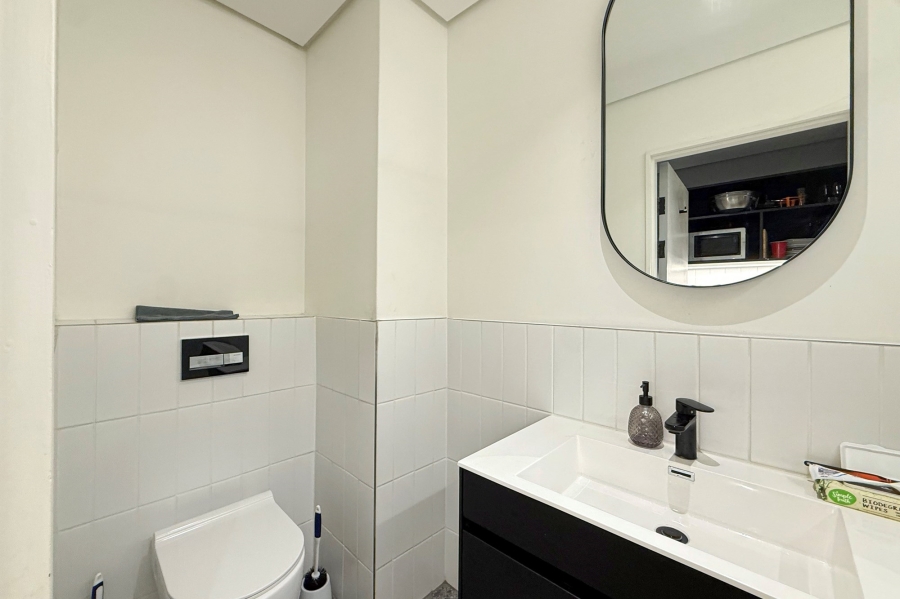 1 Bedroom Property for Sale in Sea Point Western Cape